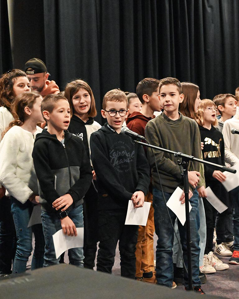 Photo de la restitution des ateliers dans les écoles menés par Antes & Madzes
